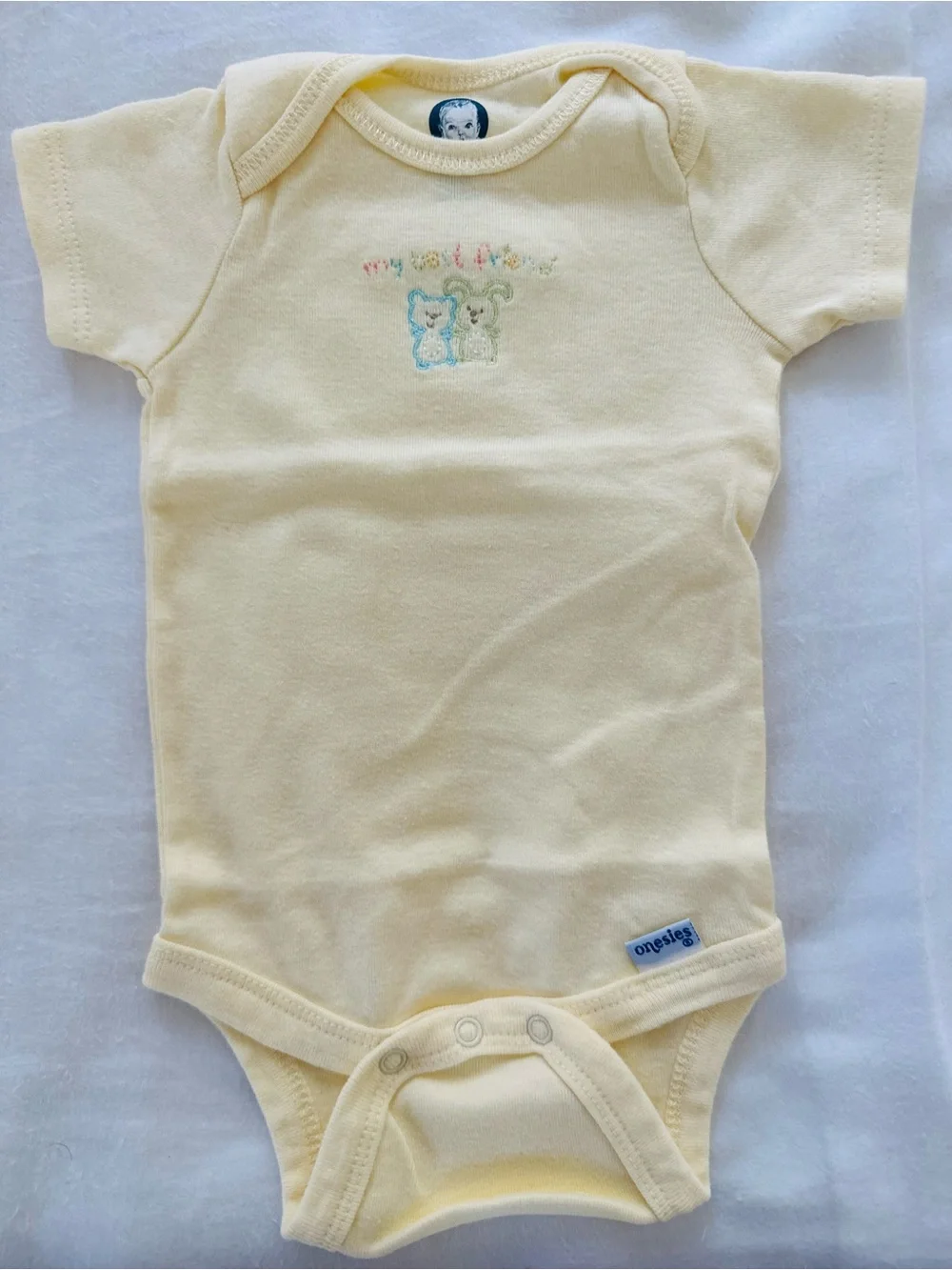 Bundle of 4 Gerber Cotton Onesies (6-9 mos)